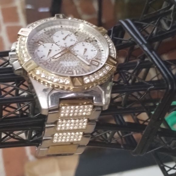 Guess men's watch - Picture 2 of 4